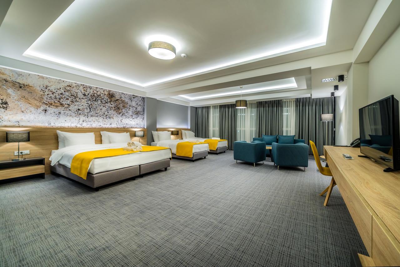 Unique - And Hotel 2*