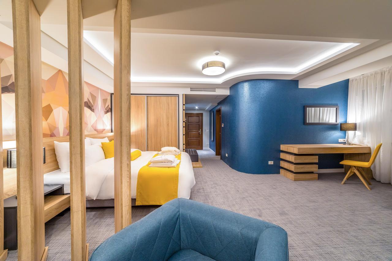 Unique - And Hotel